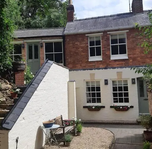 Beautiful Georgian Cottage Within A Private Walled Garden
