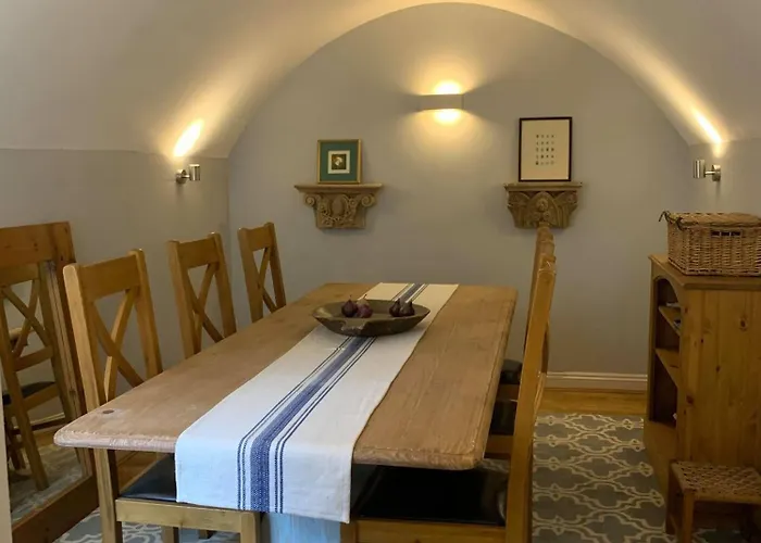 Beautiful Georgian Cottage Within A Private Walled Garden
