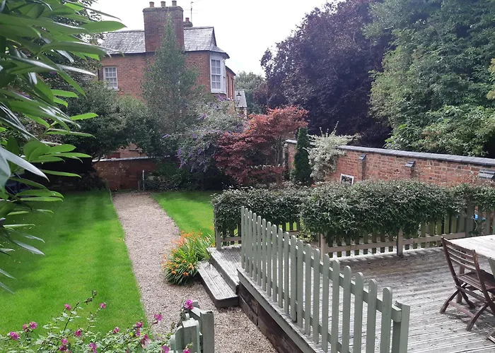 Beautiful Georgian Cottage Within A Private Walled Garden
