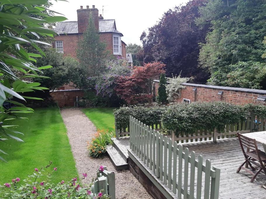 Beautiful Georgian Within A Private Walled Garden Holiday home *
