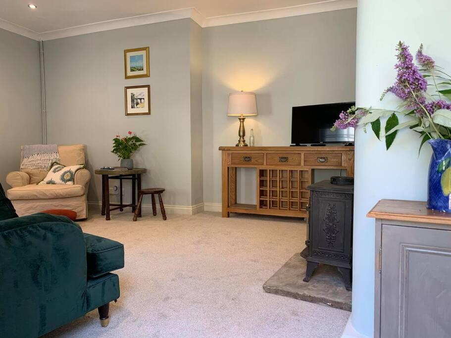 Beautiful Georgian Within A Private Walled Garden * Oakham
