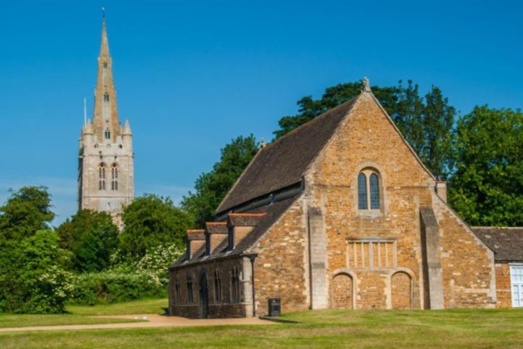 Beautiful Georgian Within A Private Walled Garden Holiday home *