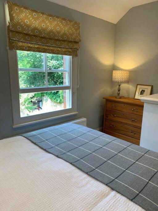 Beautiful Georgian Within A Private Walled Garden * Oakham