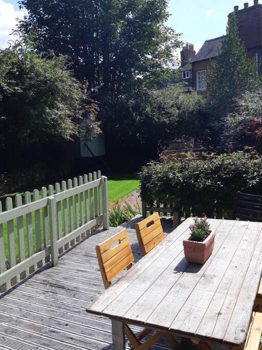 Beautiful Georgian Within A Private Walled Garden Holiday home